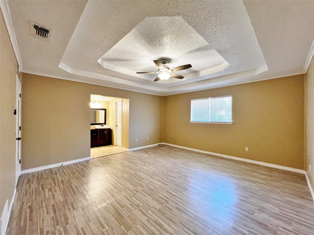 221 Connie Drive DeSoto, TX 75115