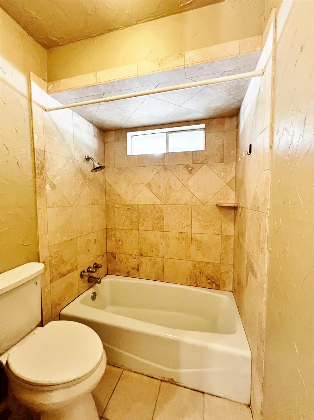 221 Connie Drive DeSoto, TX 75115
