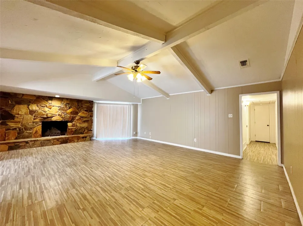 221 Connie Drive DeSoto, TX 75115