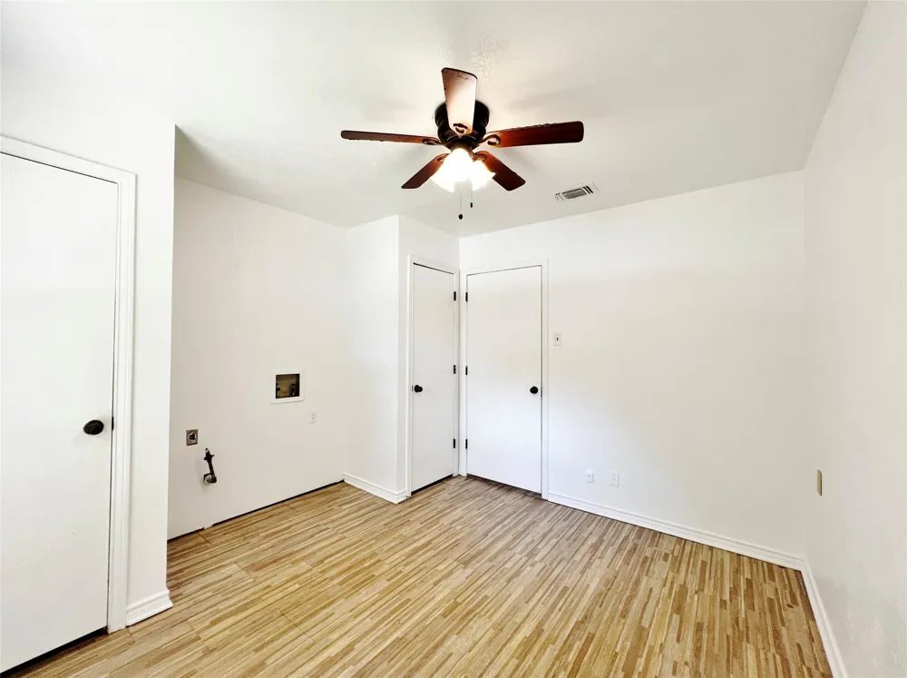 221 Connie Drive DeSoto, TX 75115