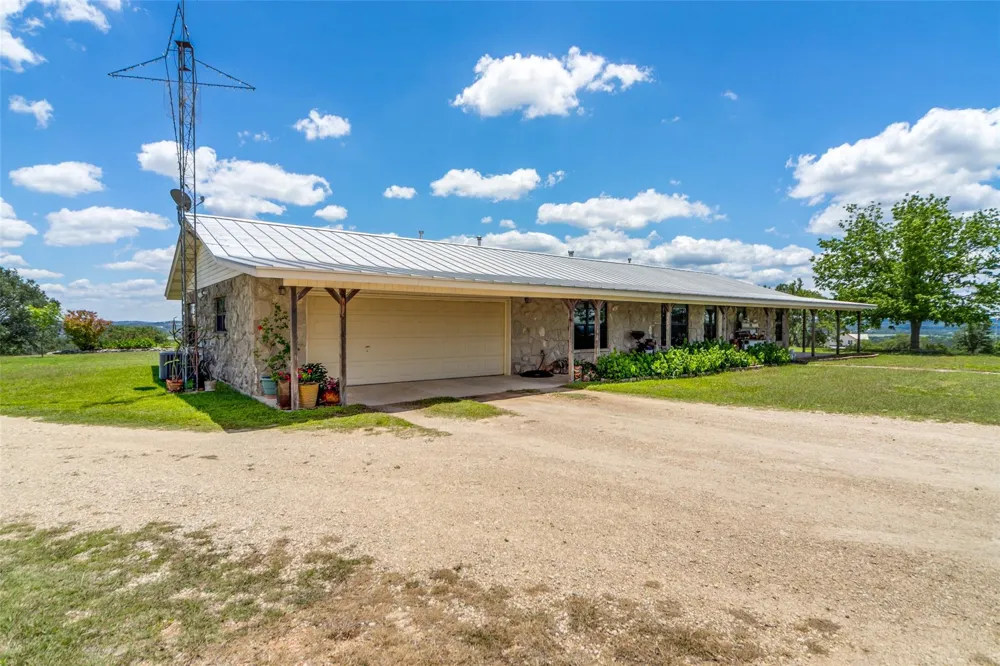 369 Sakewitz Comfort, TX 78013