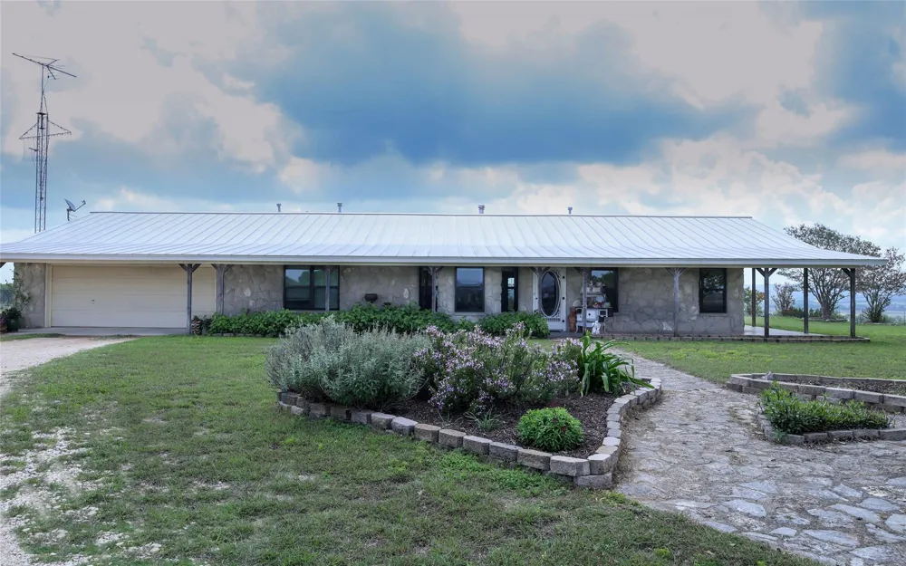 369 Sakewitz Comfort, TX 78013