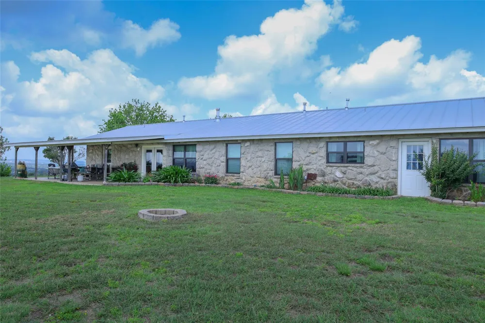 369 Sakewitz Comfort, TX 78013
