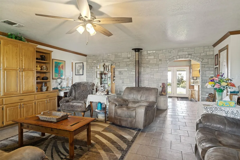 369 Sakewitz Comfort, TX 78013