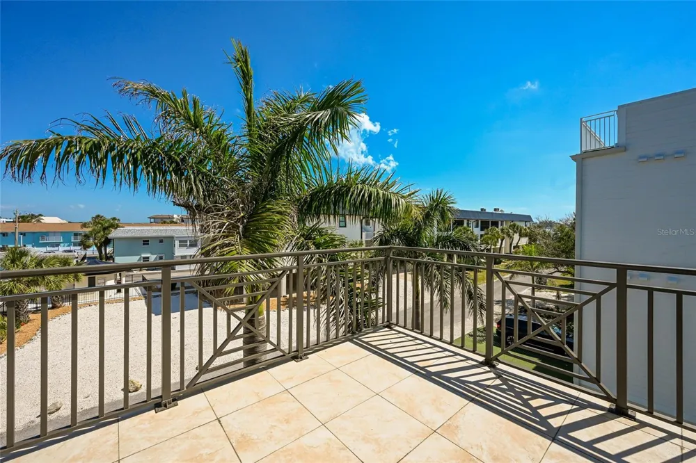 109 6TH STREET #B Bradenton Beach, FL 34217