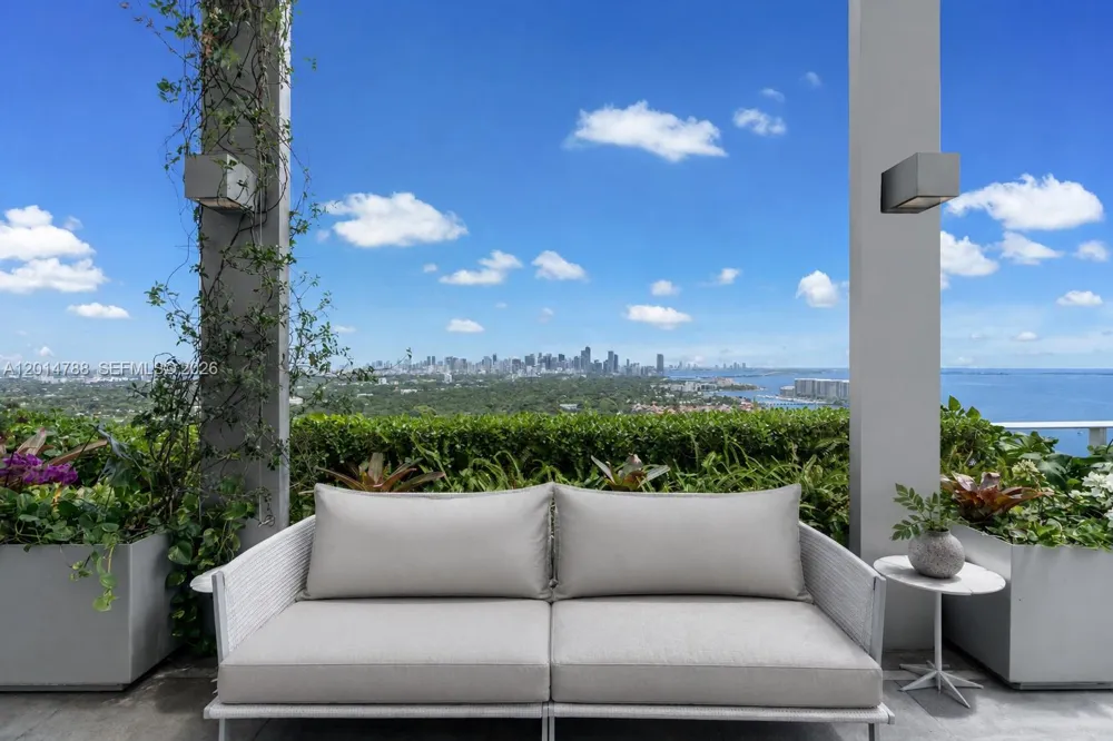 2627 S Bayshore Dr #3201 Miami, FL 33133