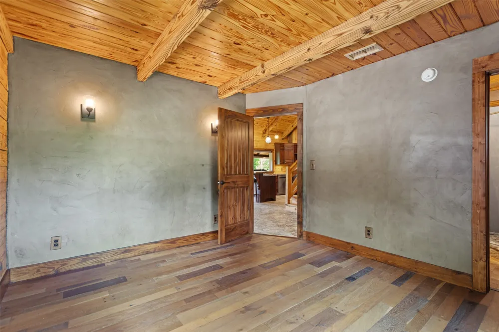 20108 County Road 452 Mineola, TX 75773
