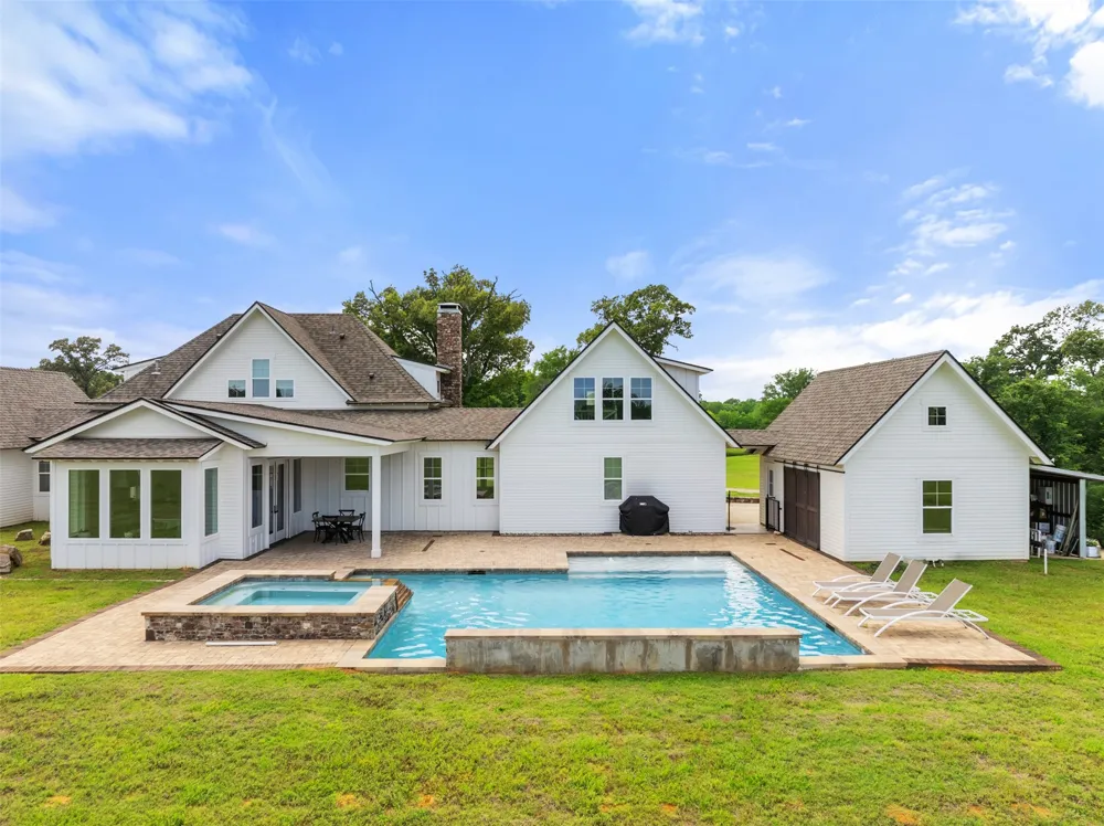 20108 County Road 452 Mineola, TX 75773