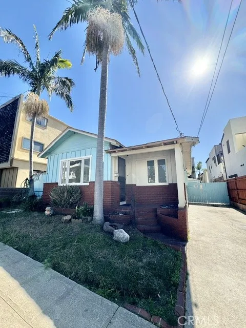 624 1st Hermosa Beach, CA 90254