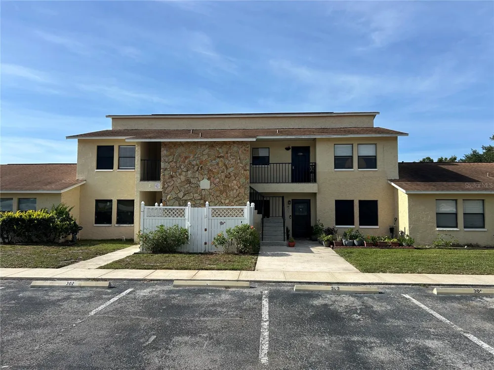 6301 58TH STREET #305 Pinellas Park, FL 33781