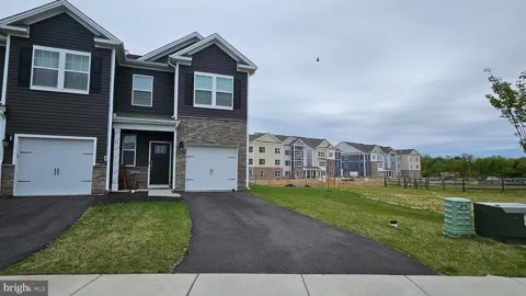 50 PEREGRINE WAY