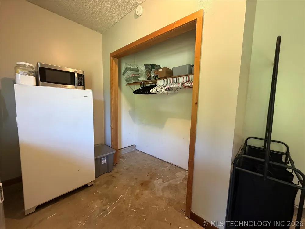57767 County Road 612 Street Kansas, OK 74347