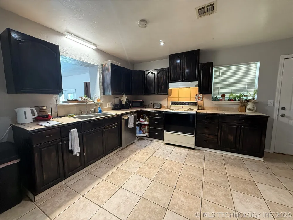 206 S Main Ada, OK 74820