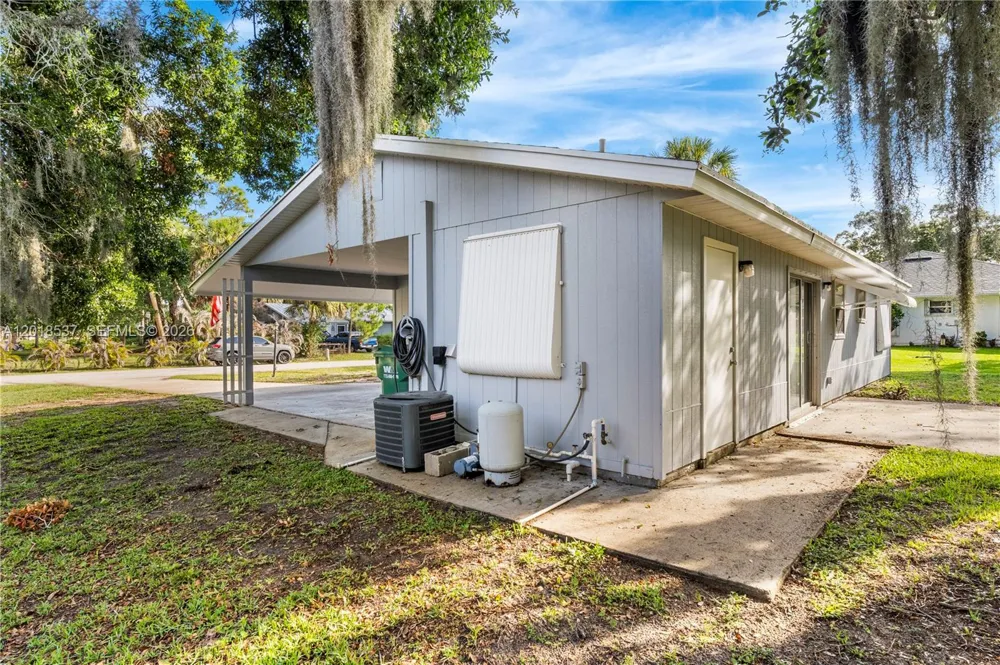 326 Belfast Sebastian, FL 32958