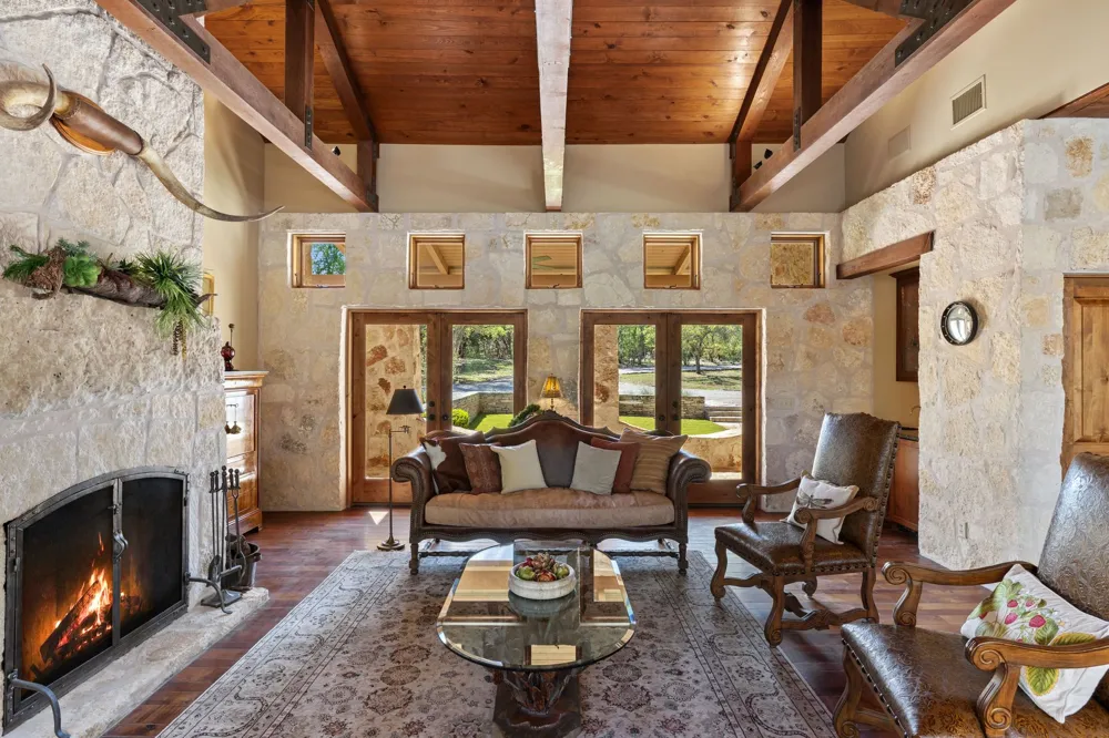 8101 FM 3237 Driftwood, TX 78619
