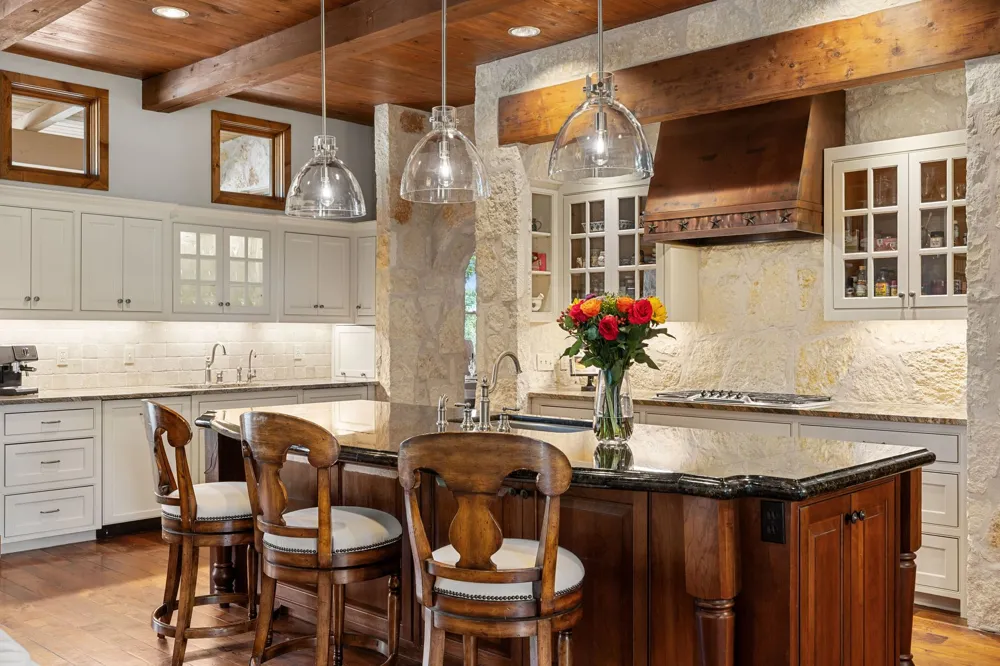 8101 FM 3237 Driftwood, TX 78619