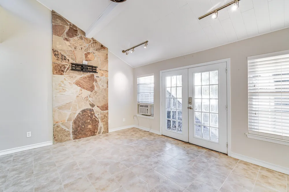309 Lakewood Drive Waxahachie, TX 75165