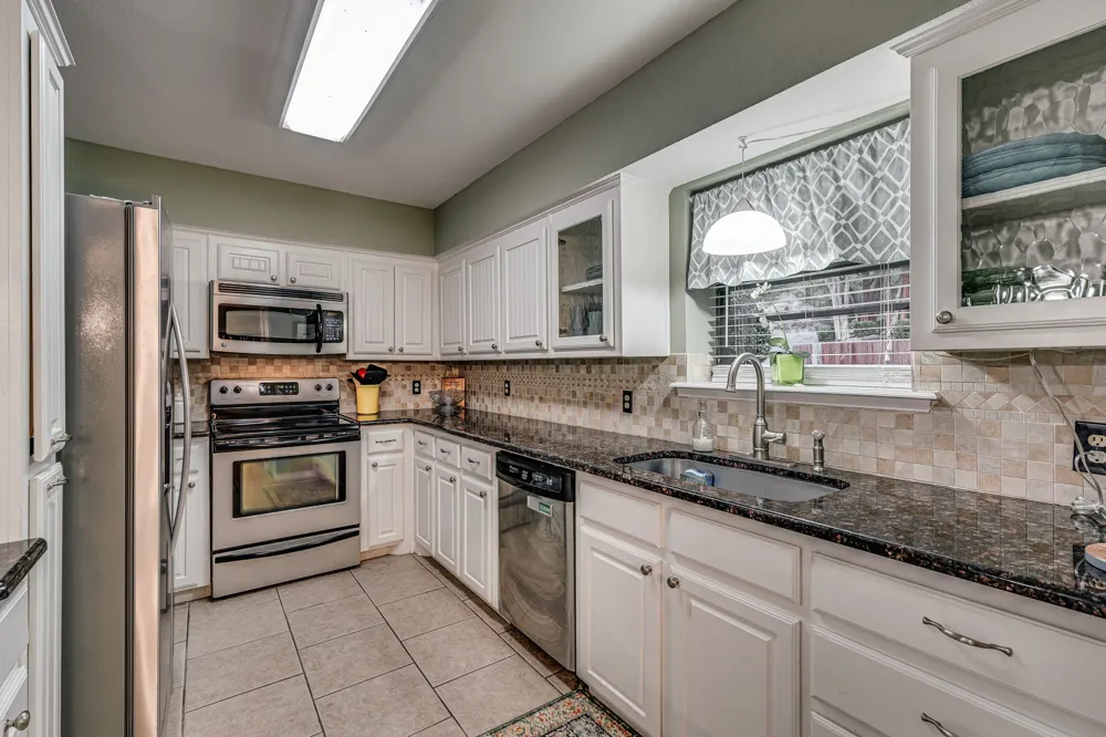 309 Lakewood Drive Waxahachie, TX 75165