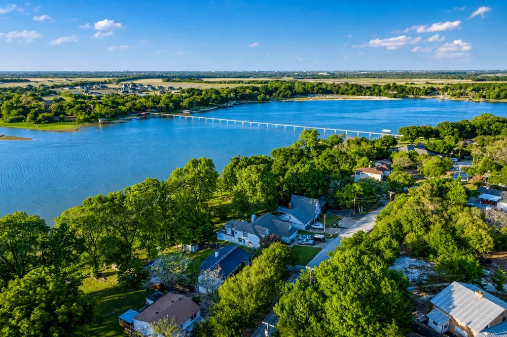 309 Lakewood Drive Waxahachie, TX 75165