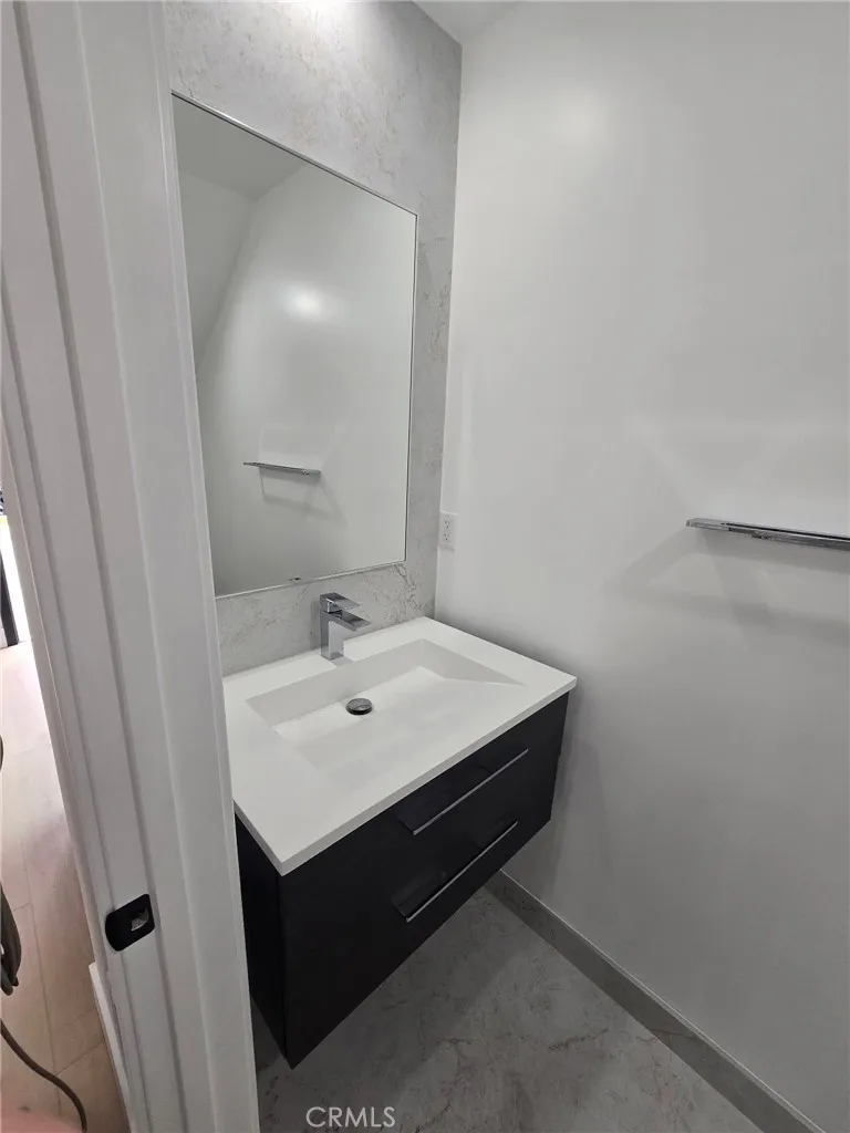 8613 Oakdale Avenue Winnetka, CA 91306