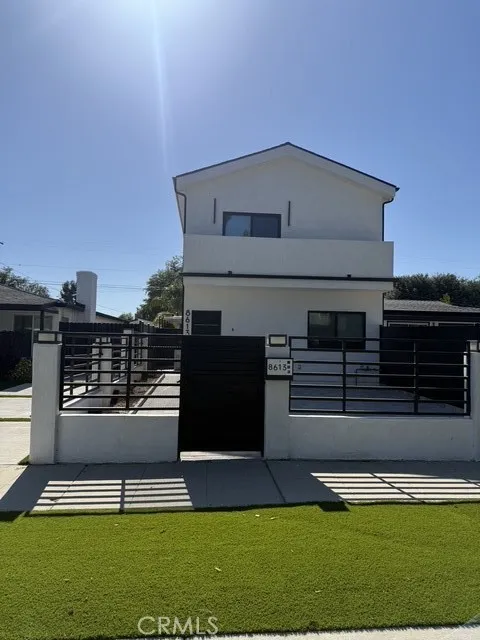 8613 Oakdale Avenue Winnetka, CA 91306