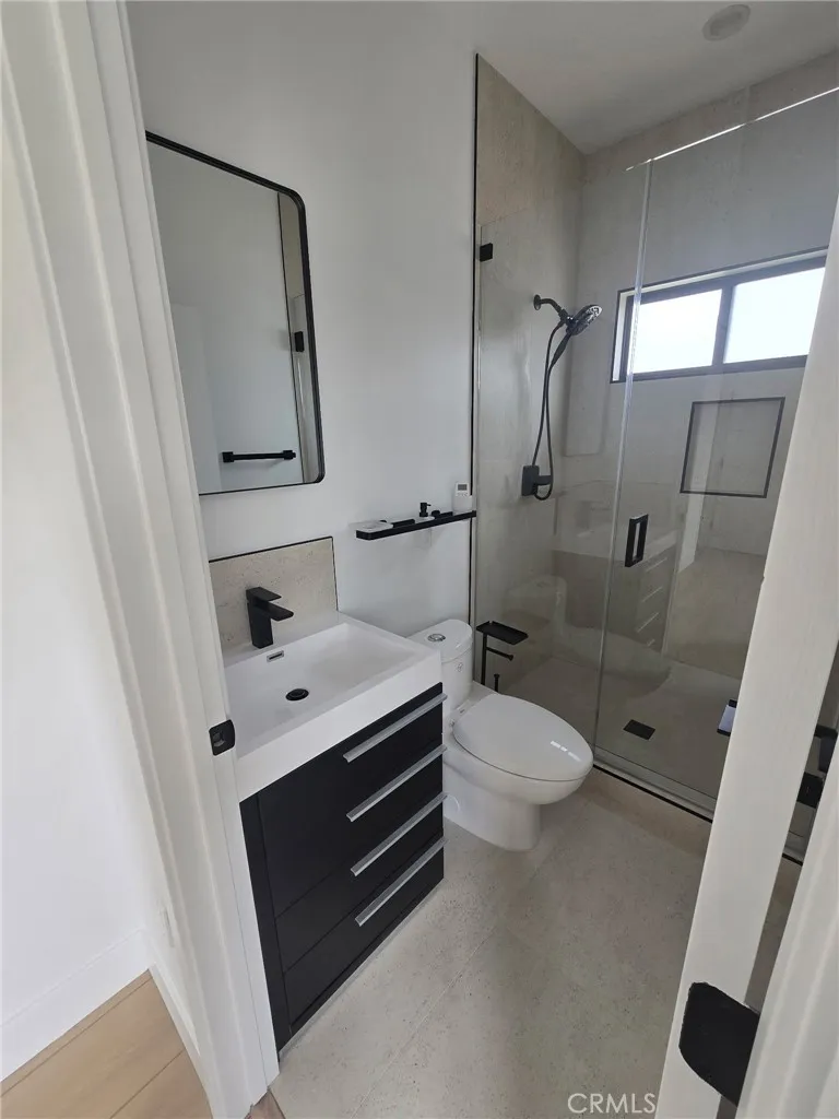 8613 Oakdale Avenue Winnetka, CA 91306