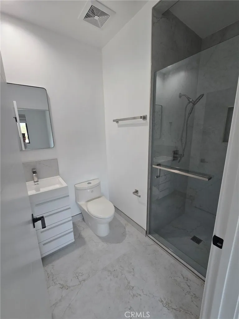 8613 Oakdale Avenue Winnetka, CA 91306