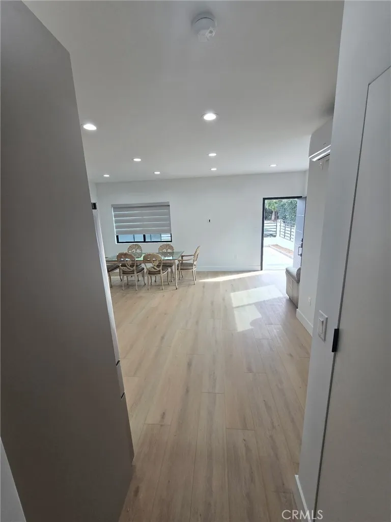 8613 Oakdale Avenue Winnetka, CA 91306