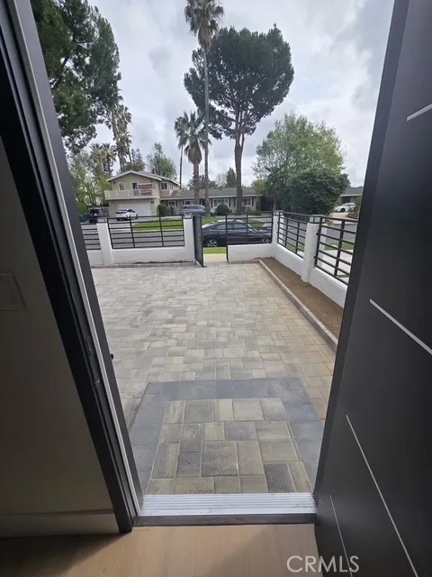 8613 Oakdale Avenue Winnetka, CA 91306