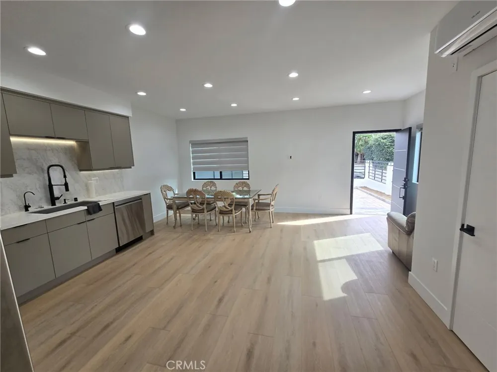 8613 Oakdale Avenue Winnetka, CA 91306