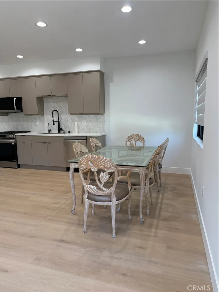 8613 Oakdale Avenue Winnetka, CA 91306