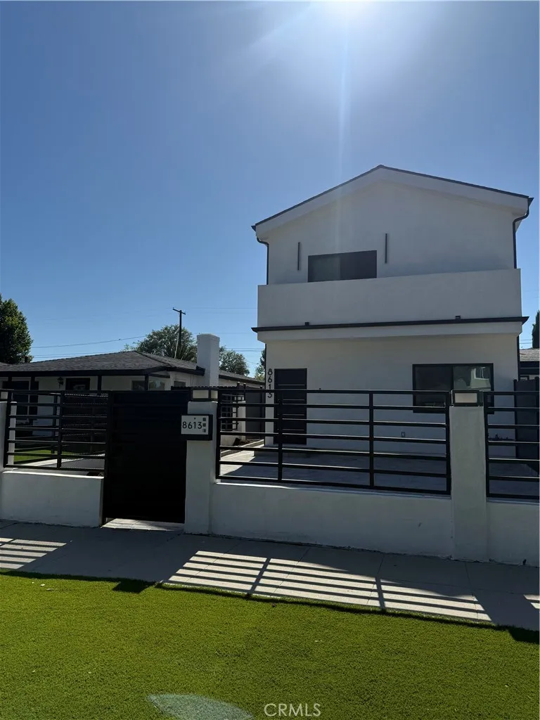 8613 Oakdale Avenue Winnetka, CA 91306