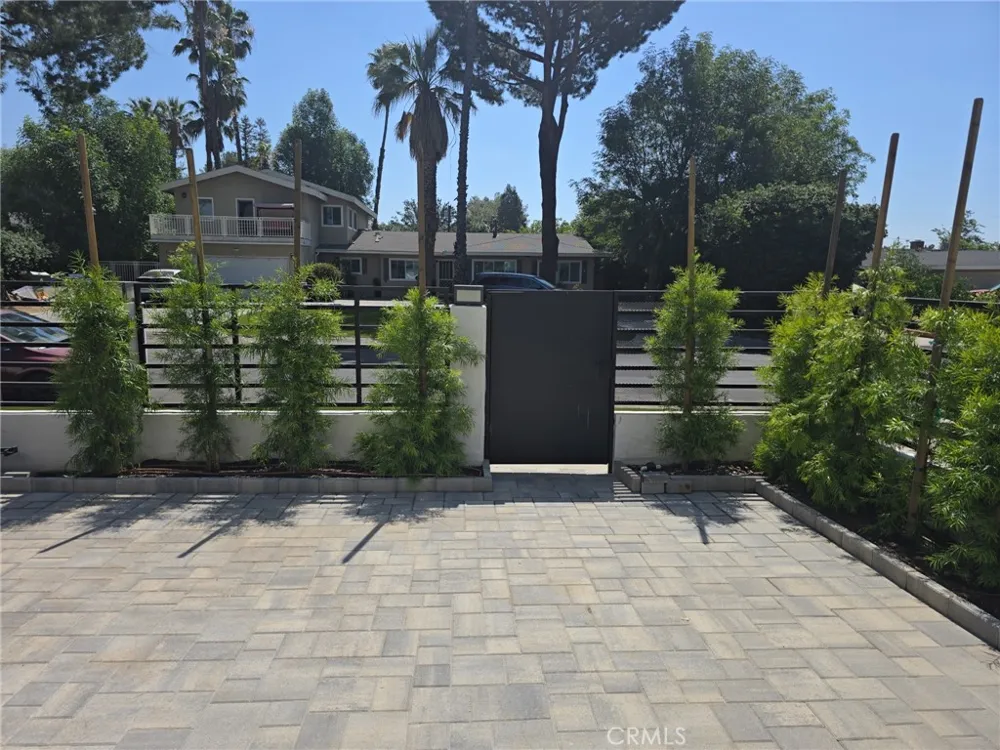 8613 Oakdale Avenue Winnetka, CA 91306