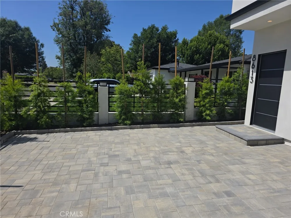 8613 Oakdale Avenue Winnetka, CA 91306
