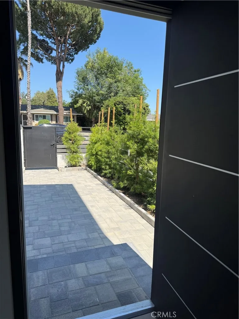 8613 Oakdale Avenue Winnetka, CA 91306
