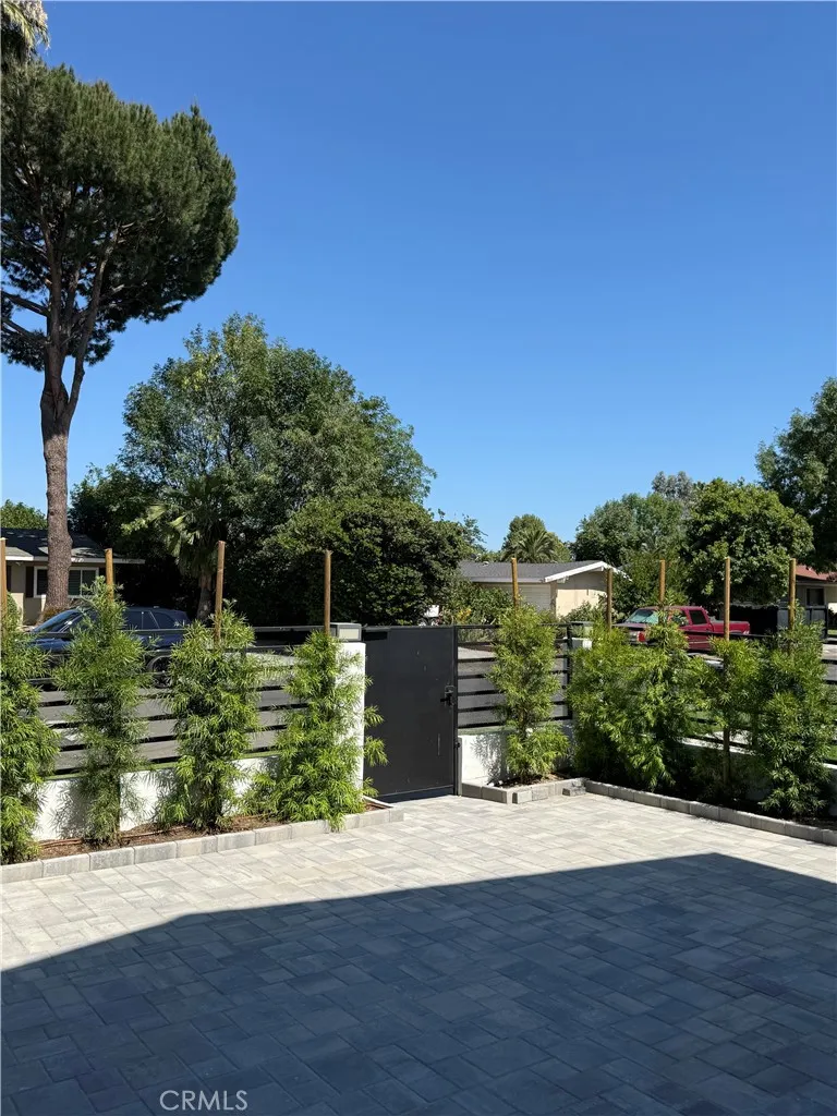 8613 Oakdale Avenue Winnetka, CA 91306