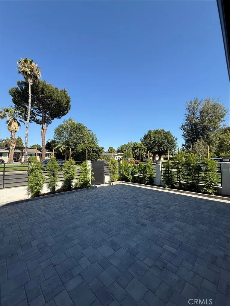 8613 Oakdale Avenue Winnetka, CA 91306