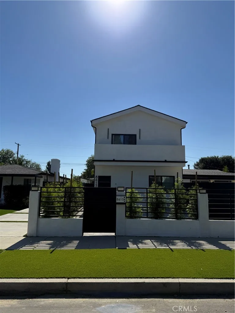 8613 Oakdale Avenue Winnetka, CA 91306