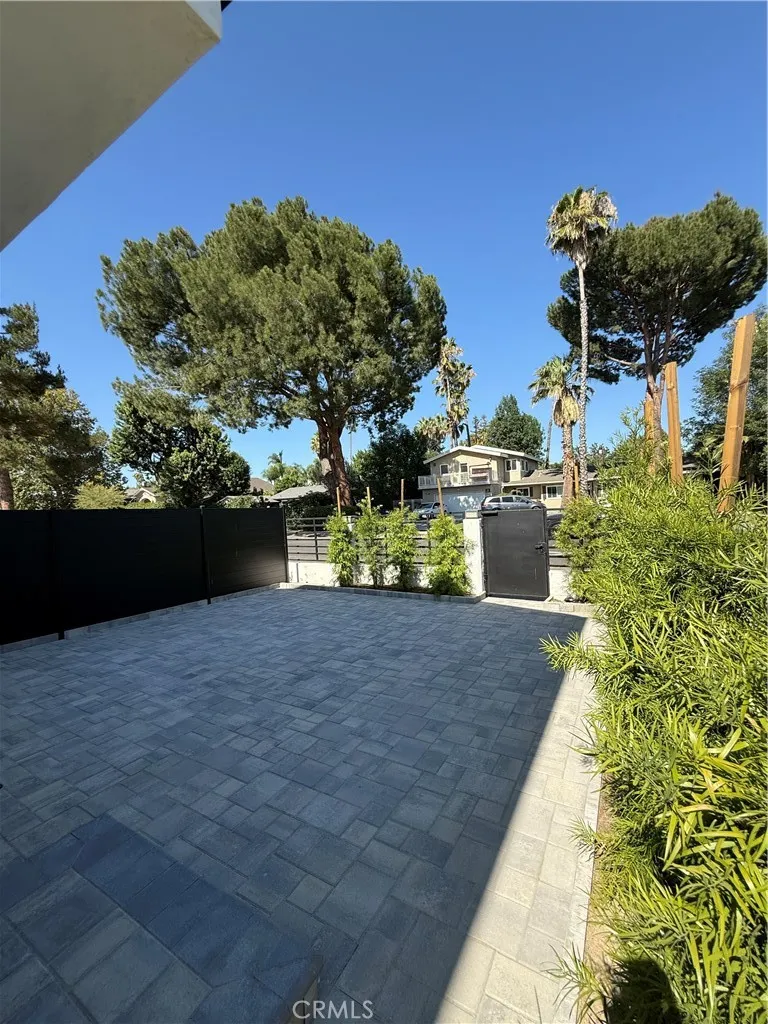 8613 Oakdale Avenue Winnetka, CA 91306
