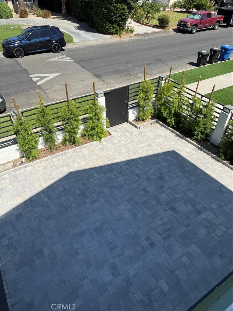 8613 Oakdale Avenue Winnetka, CA 91306