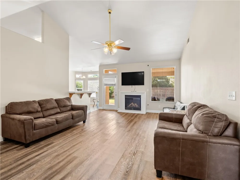 6249 W Dovewood Fresno, CA 93723