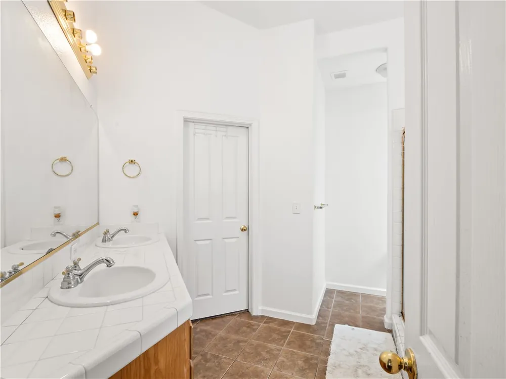 6249 W Dovewood Fresno, CA 93723