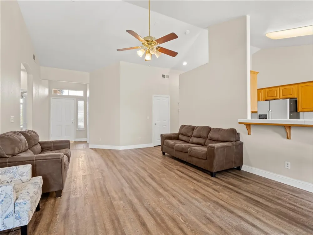 6249 W Dovewood Fresno, CA 93723