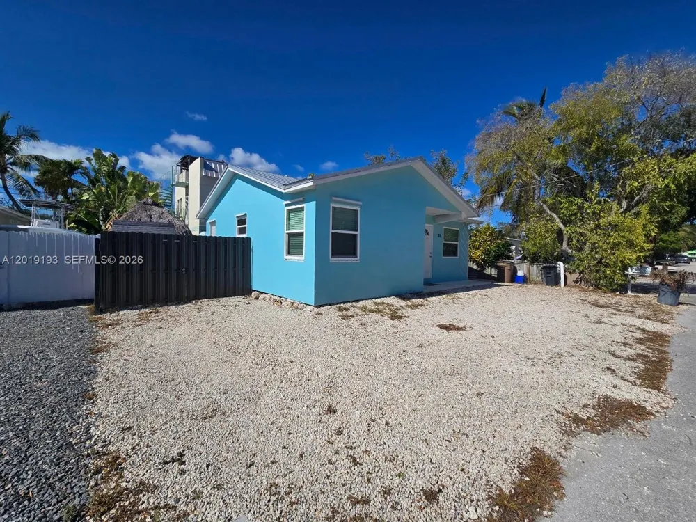 37 Orange Dr Key Largo, FL 33037
