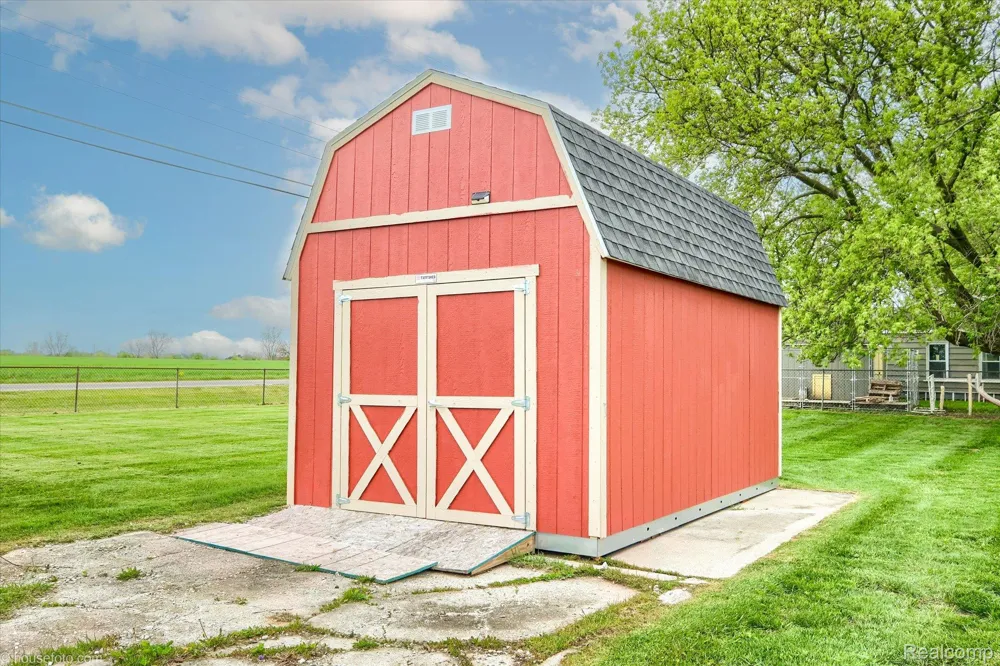 9254 Genesee Road Thetford Township, MI 48458