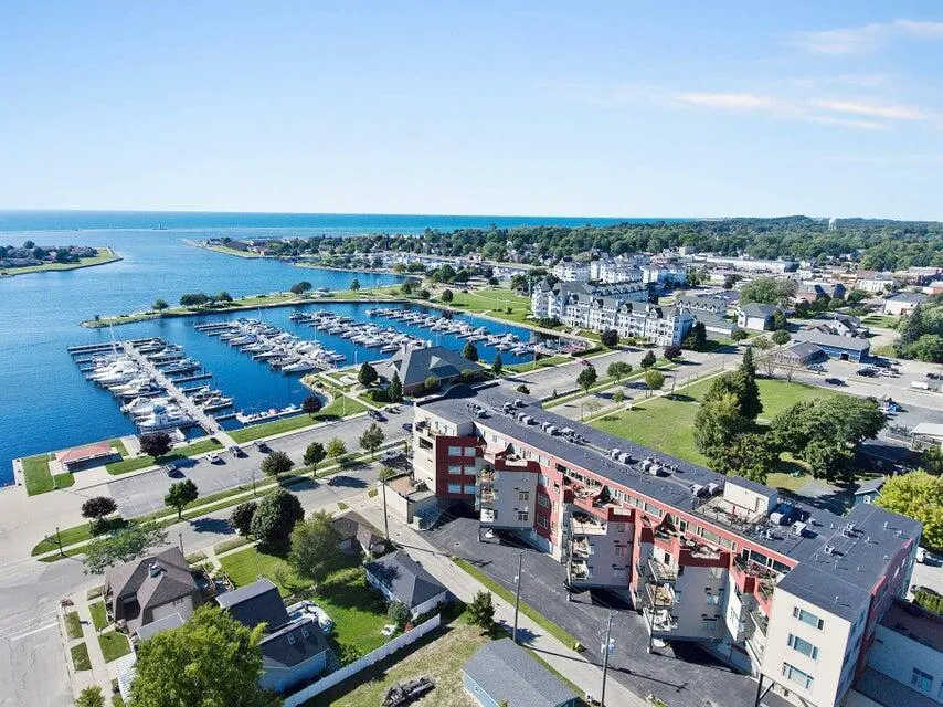 105 W Danaher Street #201 Ludington City, MI 49431