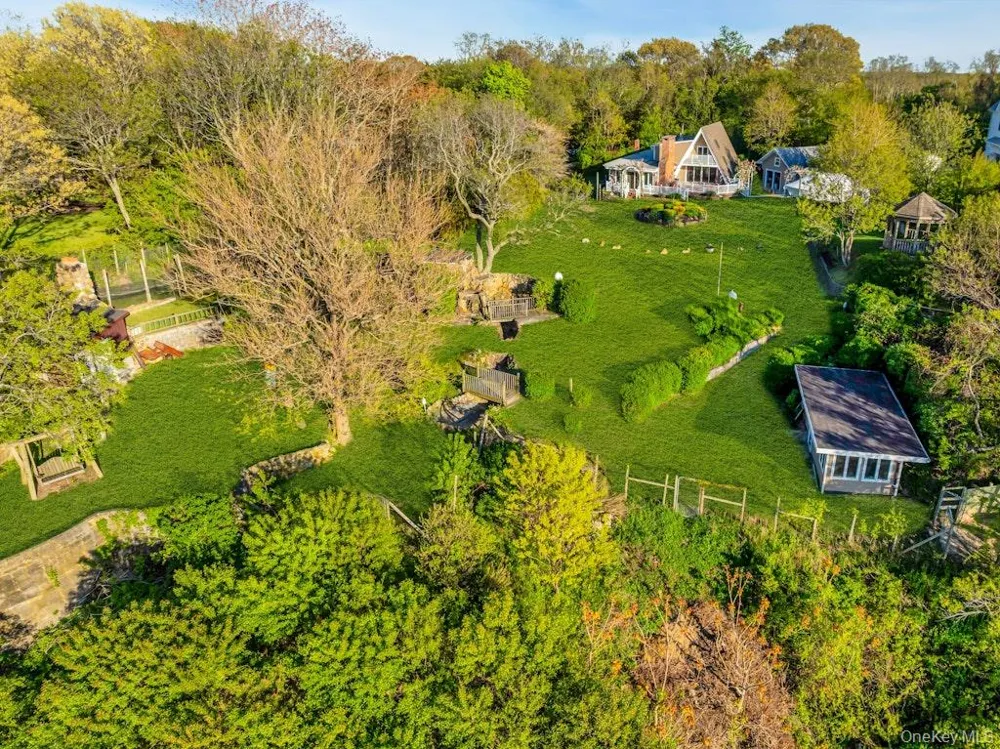 995 Red Fox Road Mattituck, NY 11952