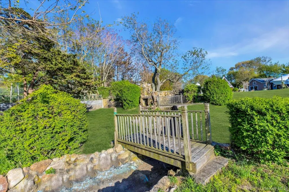 995 Red Fox Road Mattituck, NY 11952