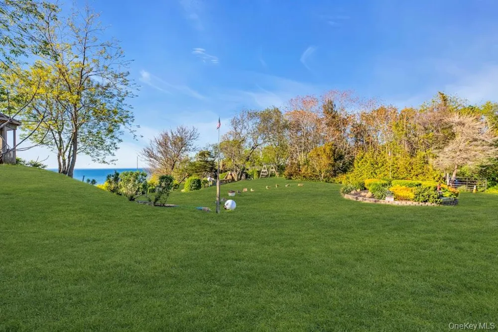 995 Red Fox Road Mattituck, NY 11952