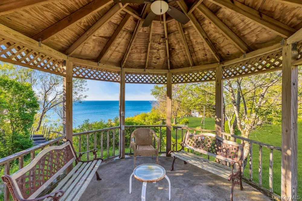 995 Red Fox Road Mattituck, NY 11952